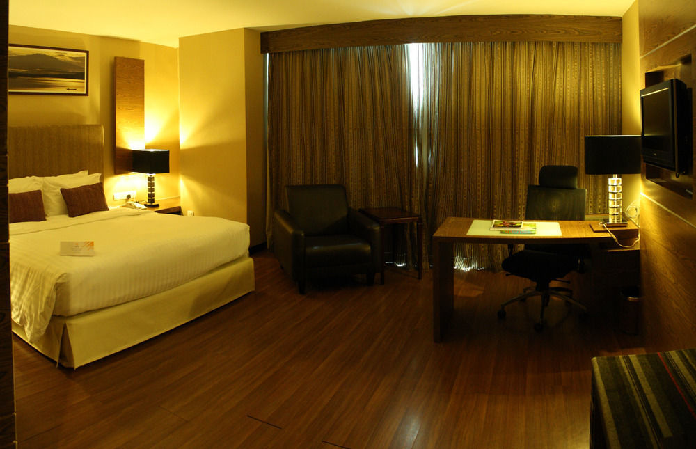 Grand Borneo Hotel Kota Kinabalu Exterior photo