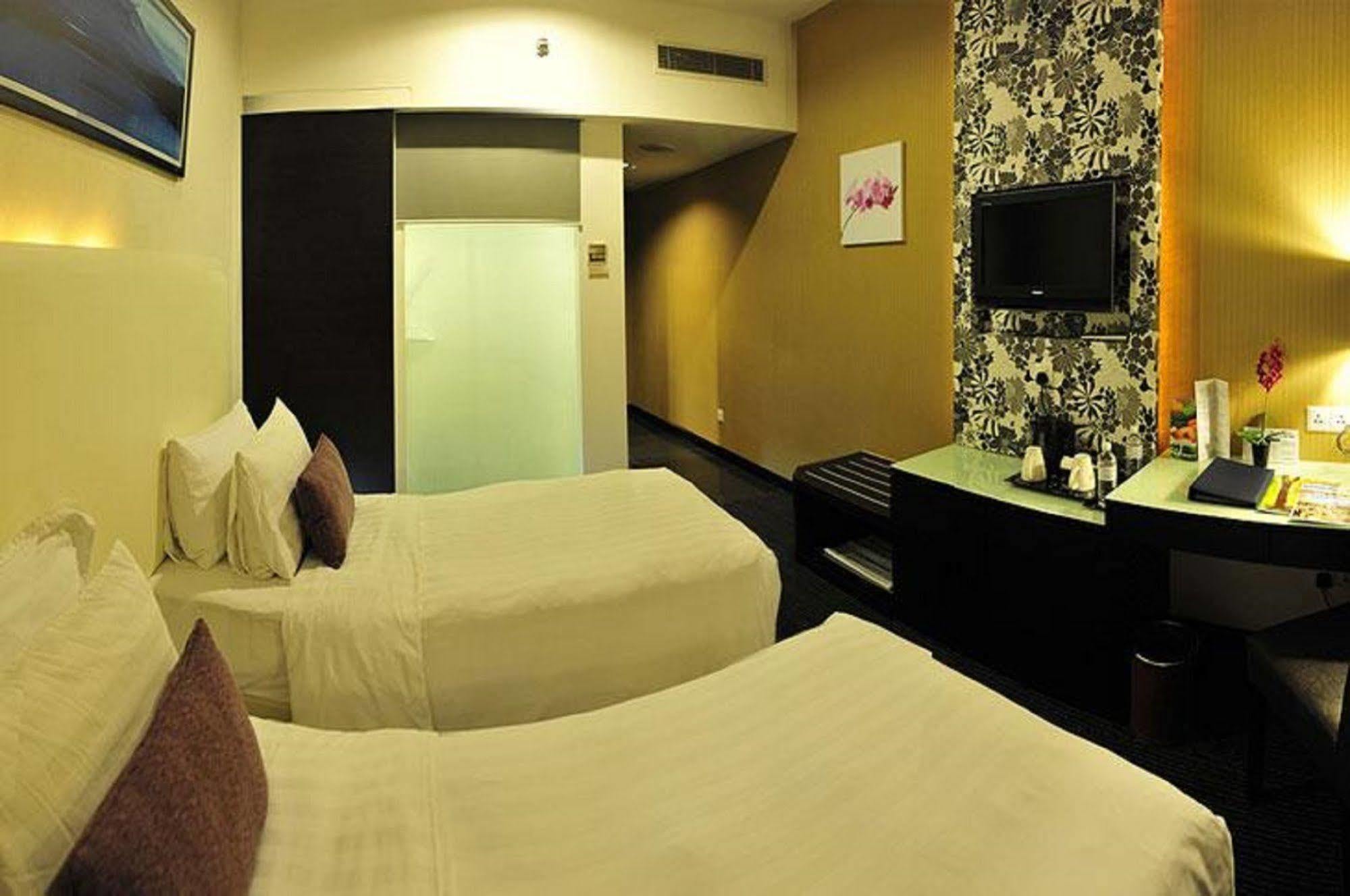 Grand Borneo Hotel Kota Kinabalu Exterior photo