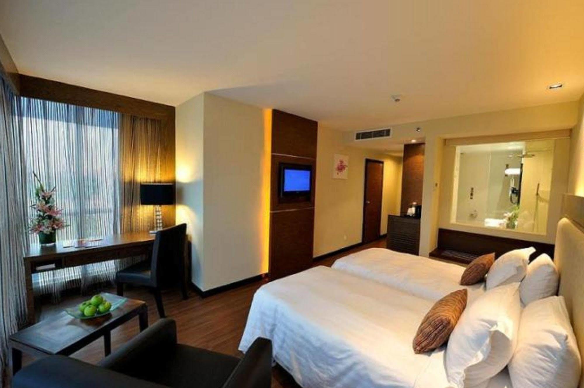 Grand Borneo Hotel Kota Kinabalu Exterior photo