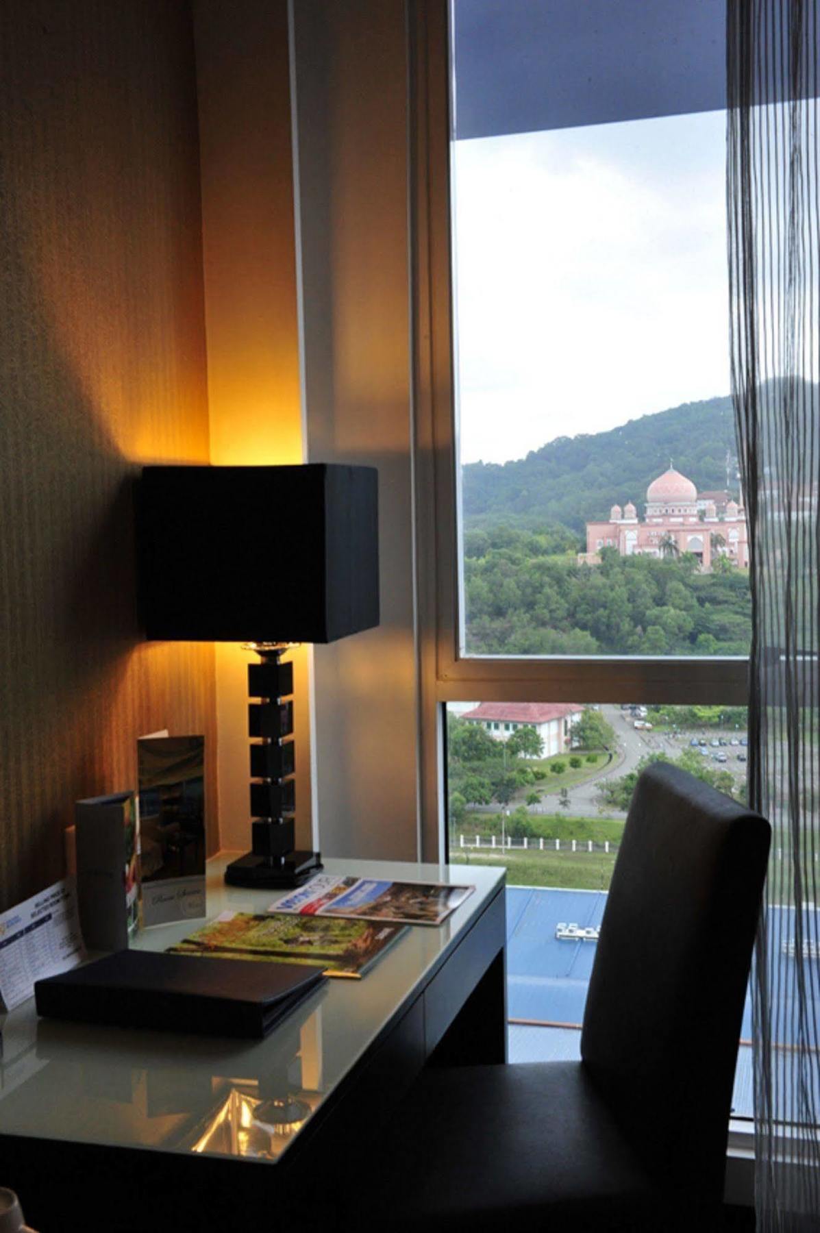 Grand Borneo Hotel Kota Kinabalu Exterior photo