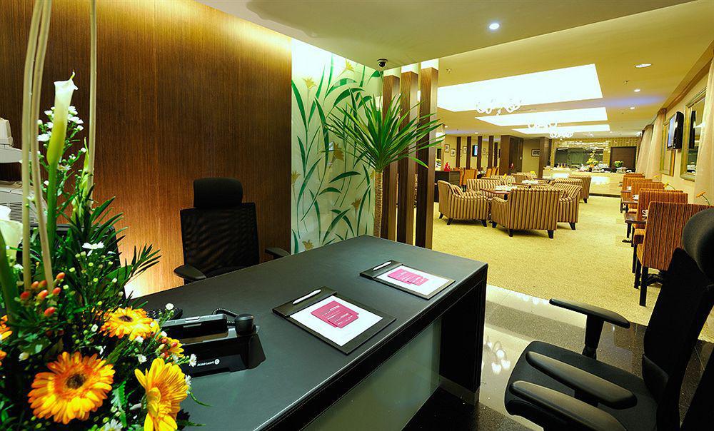 Grand Borneo Hotel Kota Kinabalu Exterior photo